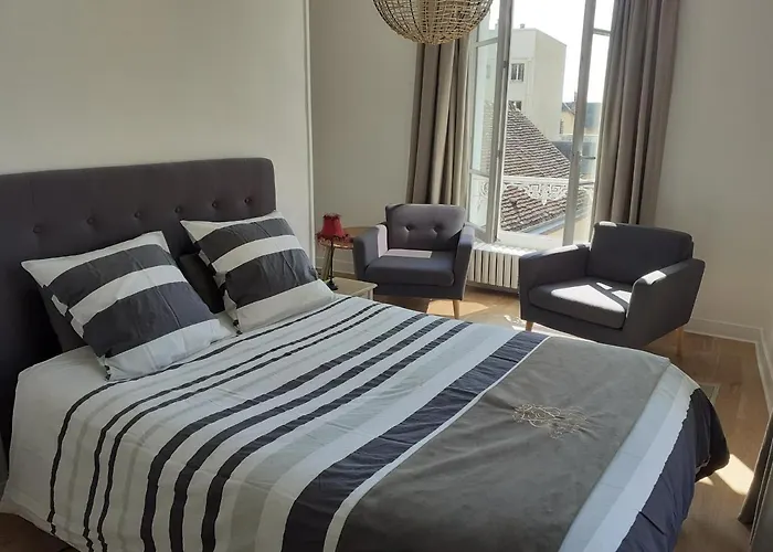 centre ville, chambre indépendante 20m2 et sa salle de bain privée Nogent-le-Rotrou