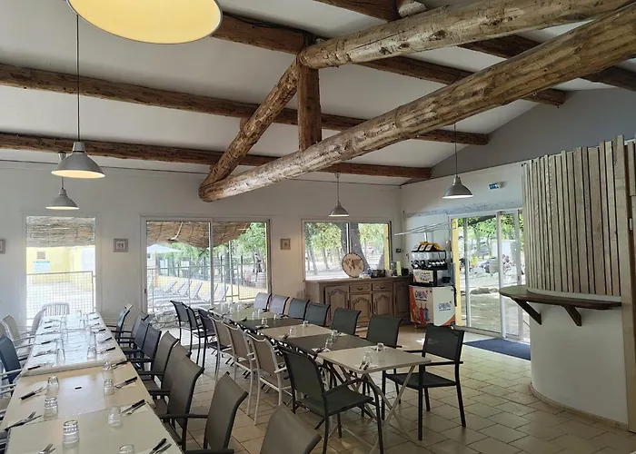 Hotel Domaine Les Chênes Blancs à Saint-Saturnin-lès-Apt